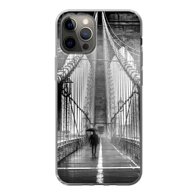 Produktbild von MuchoWow® Handyhülle Schutzhülle Hülle für iPhone 13 Pro Brooklyn Bridge während des Regens in Schwarz und Weiß Silikon Softcase Handy Hülle - Handy-Tasche
