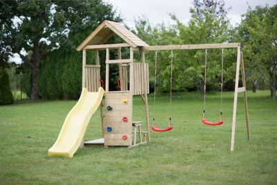 Obrázok produktu pre Wendi Toys drevená hracia veža žirafa so šmykľavkou, lezeckou stenou, 2 hojdačkami a piknikovým stolíkom príroda 280x340x270 cm