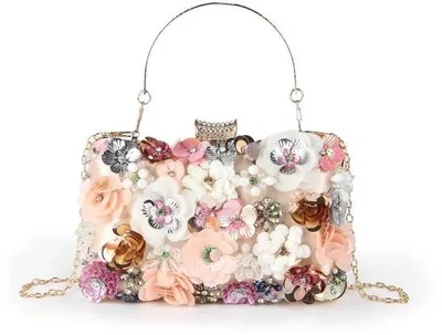 Image de Élégant sac à main de mariage orné d'un motif floral et doté de larges anses