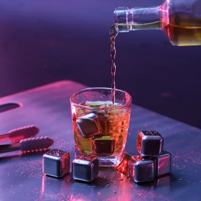 Immagine prodotto di Set di cubetti di ghiaccio per whisky RVS da 8 pezzi + pinze