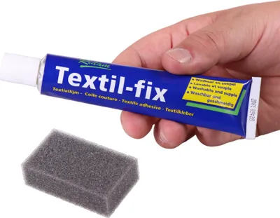 Produktbild von Textilkleber "Textil-fix"  50 ml | Spezialkleber Textil mit Auftragsschwamm | für Textilien, Stoffe, Jeans und Polyester | waschmaschinenfest | geruchsarm und 100% lösemittelfrei | ohne bügeln