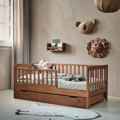 Produktbild von Petite Amélie Kinderbett Plume - 70x140 cm - Walnuss - mit Lattenrost – Perfekt nach dem Babybett