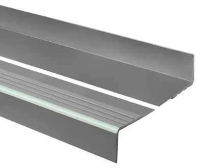 Obrázek produktu pro QUEST Schodová lišta 40x40 mm, 1.5m RDFL PVC, Protiskluzová schodová hrana, schodový profil, ochrana schodů, tmavě šedá