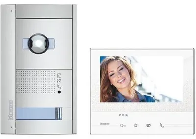 Immagine prodotto di Set video Bticino Flex ONE con posto esterno SFERA + telecamera N&D e posto interno CLASSE 300 X13E, 365811