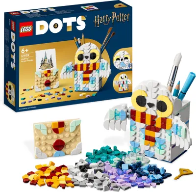 Produktbild von LEGO 41809 DOTS Hedwig Stiftehalter, Harry Potter Eule Schreibtisch-Accessoires, Bleistifttopf und Notizhalter, Spielzeug-Bastelset für Kinder, Schulbedarf