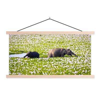 Produktbild von MuchoWow® Textilposter Elefant - Wasser - Pflanzen - Grün - Natur - Tiere 60x30 cm mit holzfarbenen Rahmen - Dekoration
