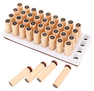 Produktbild von 40 Stück Holzstempel mit Alphabet und Zahlen für vielseitige Bastelprojekte