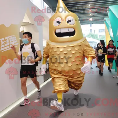 Image de Personnage mascotte REDBROKOLY d un cornet de glace doré habillé d un short de course et de sacs messager