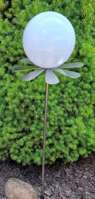 Produktbild von Blütenzauber Rotterdam Rosenkugel 15 cm Edelstahl weiß poliert Gartenstecker Deko mit Stab 80 cm