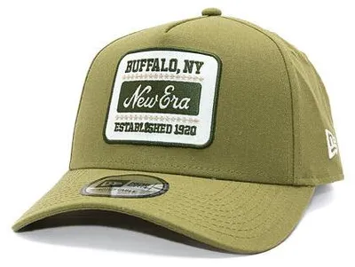 Productafbeelding van New Era A-Frame Trucker Pet - Linnenmodel - Met logo-patch in de kleur olijfgroen