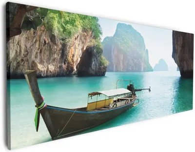 Produktbild von Wallario Premium Leinwandbild Fischerboot in Thailand  blaues Meer und Steinfelsen in Größe 80 x 200 cm