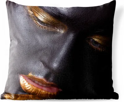 Produktbild von MuchoWow® Outdoor Kissen - Frau - Gold - Schwarz - Make up - 50x50 cm - Wetterfest - Lounge Kissen - Komfortabel - Kissen mit Bild