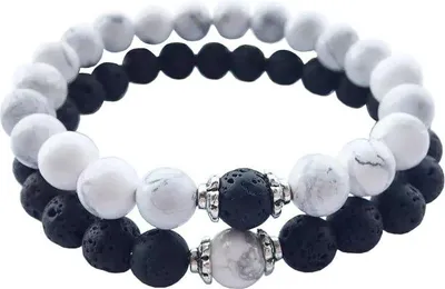 Produktbild von Schmuck für Paare - Weiße und schwarze Armbänder aus Naturstein