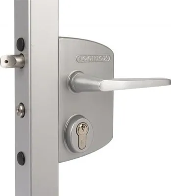 Zdjęcie produktu dla Zamek przemysłowy Locinox LAKQ z aluminiową obudową i mechanizmem ze stali nierdzewnej, do profilu 40x40, srebrny (ZILV)