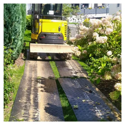 Produktbild von Bodenschutzplatte flex 1 m x 2 m x 12 mm (4 Stück) | Baggermatraze, Überfahrplatten bis 20 Tonnen Last | für Baustellen | Hergestellt in der EU