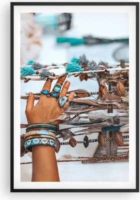 Produktbild von Gerahmtes Poster - Schwarzer Rahmen - Hand Schmuck ethnisch - 61x91,5 cm - Wand Bild - Wanddeko - Wandbilder - Kunstposter - Wandposter - Bilderrahmen - Bilder - Kunstdruck - P2BPA61x91-5107