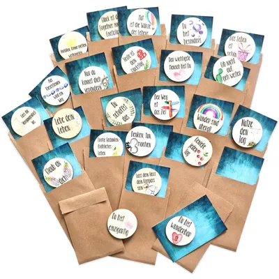 Produktbild von Logbuch-Verlag 24 Glücksbringer Mutmacher mit 24 Karten und 24 Papiertüten 6,3 x 9,3 cm Geschenke Freunde