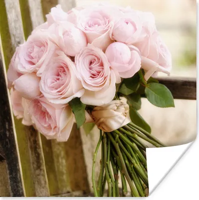 Produktbild von MuchoWow® Poster Ein Blumenstrauß aus rosa Rosen auf einer Holzbank 100x100 cm - Babyzimmer
