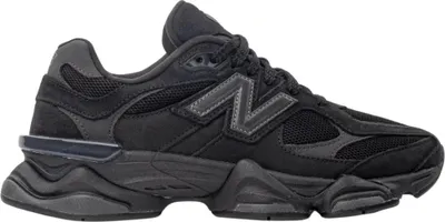 Produktbild von Kaufen Sie den New Balance U9060ZGE Black Cement bei Kicksshop. Sportlicher schwarz-grauer Herrensneaker mit modernem Design und bequemer Passform.