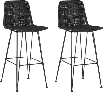 Produktbild von BELIANI Barstuhl 2er Set Schwarz Rattan mit Lehne Fußstützen Metallbeine Boho Design Thekenstuhl Küchenstuhl Wohnzimmer Küche Bar Wohnküche