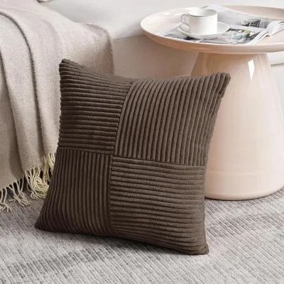 Zdjęcie produktu dla Poszewka na poduszkę 80x80 cm, ciemnobrązowa, wykonana z miękkiego materiału kordowego, 1 sztuka