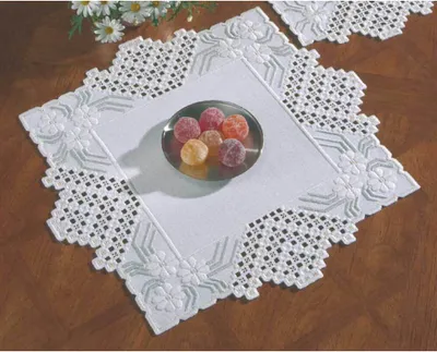 Produktbild von Permin Hardanger Tischdecke Stickpackung "Hardanger", Zählmuster, 40x40cm, 10-5702
