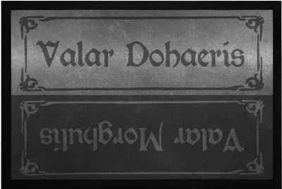 Produktbild von Fußmatte Aufdruck Valar Dohaeris Valar Morghulis Zitat Fantasy-Serie rutschfest & waschbar Moonworks® schwarz 60x40cm