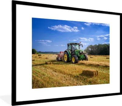 Produktbild von MuchoWow® Gerahmtes Poster Traktor - Bauernhof - Heu - Feld - Sonne - Landleben 80x60 cm - Poster mit Schwarzem Bilderrahmen Wandposter Rahmen Foto Bilder - Schlafzimmer-Dekorationen - Fotoposter