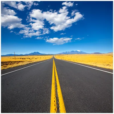Produktbild von Wallario Premium Glasbild, freischwebende Optik, kräftige Farben, Größe 50 x 50 cm Motiv Route 89 in Arizona - Am Ende der Horizont