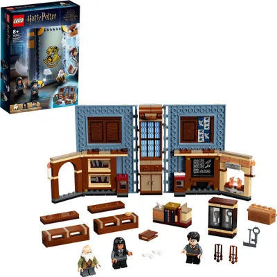 Produktbild von LEGO 76385 Harry Potter Hogwarts Moment: Zauberkunstunterricht Set, Spielzeugkoffer mit Minifiguren, Sammlerstück