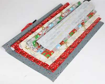 Produktbild von Weihnachts Geschenkpapier Rollen sortiert 2mx70cm und 1 5mx70cm viele verschiedene festliche Motive Geschenkverpackung für Weihnachten Papierrollen 50er Set