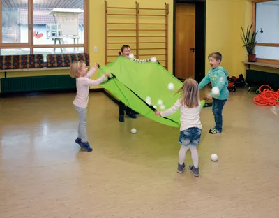 Produktbild von EDUPLAY 170361 Schwungtuch, Ø 360 cm, grün