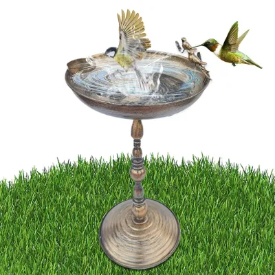 Image de Bain pour oiseaux sur pied, design antique