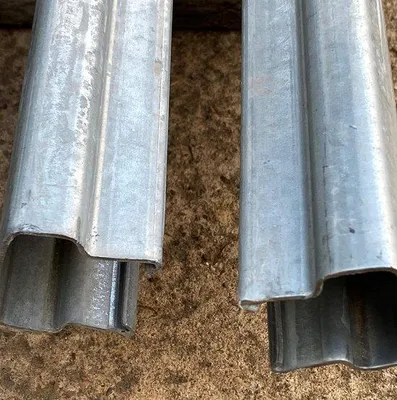 Productafbeelding van Verzinkte Vierkante Steunpalen voor Wijngaard en Hekwerken - 2 Meter - 3 Stuks