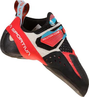 Klett-Kletterschuh "Solution Comp Woman" von La Sportiva; schwarz-rot mit blauen Akzenten und speziellen Griffzonen.