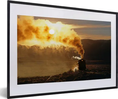 Produktbild von MuchoWow® MuchoWow® Gerahmtes Poster Ein Sonnenuntergang hinter der Dampflokomotive 60x40 cm - Poster mit zchwarzem Bilderrahmen - Schlafzimmer - Plakat in Rahmen - Drucken
