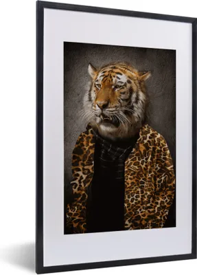 Produktbild von MuchoWow® MuchoWow® Gerahmtes Poster Tiger - Alt - Anzug 40x60 cm - Poster mit zchwarzem Bilderrahmen - Poster in Rahmen