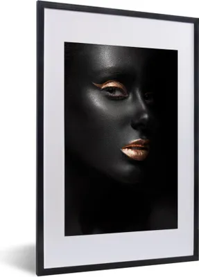 Produktbild von MuchoWow® Gerahmtes Poster Frau - Make-up - Kupfer - Schwarz 40x60 cm - Poster mit Schwarzem Bilderrahmen Wandposter Rahmen Foto Bilder - Poster in Rahmen