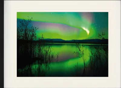 Obrázek produktu pro Polární záře Zarámovaný obraz s elegantním paspartou | Wall Art | V rámu - Polarlicht Spiegelt Sich Im See (60 x 80 cm)