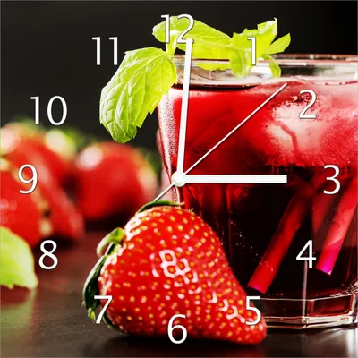 Produktbild von Wallario Design Wanduhr Erdbeer-Mojito - Frische Erdbeeren aus Echtglas, Größe 30 x 30 cm