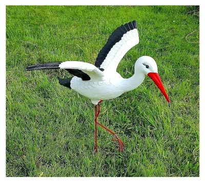 Produktbild von Mittelgroße fliegende Storchfigur H: 75 cm Gartenstatue