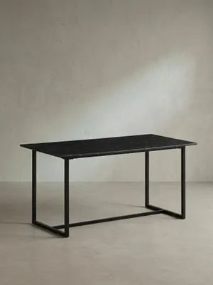 Seitenansicht des modernen Küchentisches 76 cm hoch mit 1,8 cm starker Tischplatte in edler schwarzer Marmor Optik freigestellt vor weißem Hintergrund_#sku_SAFWL6.968#