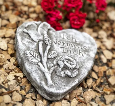 Produktbild von Grabherz Spruch - Ich vermisse Dich - Grabschmuck Dekoherz Steinguss Herz Rose dunkel