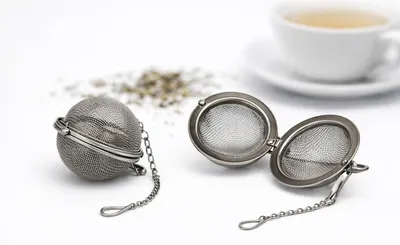 Produktbild von Teeaufgussball aus Edelstahl mit Sieb, 5 cm Durchmesser, Mesh-Brüheinheit und Filtersperre