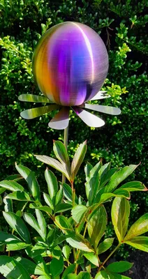 Produktbild von Blütenzauber Rotterdam Rosenkugel 15 cm Edelstahl rainbow matt gebürstet Gartenstecker Deko mit Stab 80 cm