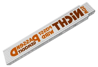 Produktbild von Holz-Meterstab für Väter mit humorvollem Spruch - Was nicht passt, wird passend gemacht als originelles Geschenk zum Vatertag oder Geburtstag