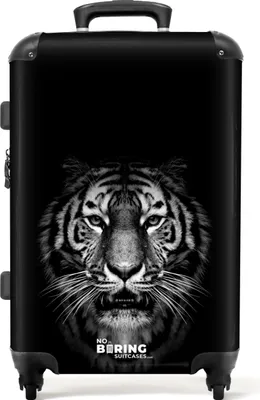 Produktbild von NoBoringSuitcases.com - Großer Koffer schwarz - Reisekoffer Tiger mit 4 Rollen - Trolley auf Rollen 72 Liter - Rollkoffer groß leicht - Geräumiger Gepäckkoffer 20kg - Koffer für Erwachsene - Gepäcktrolley mittel - Koffer groß - Hartschalenkoffer tsa lockKoffer Mittelgroß 67x43x25 cm, 72L,
