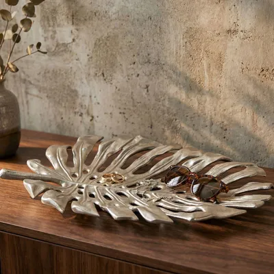 Produktbild von WOHNLING Dekoschale Silber Aluminium 36cm Monstera Blattform Standdeko Obstschale Tischdeko Dekoteller Blatt Wohnaccessoire Natur Extravagant Handmade