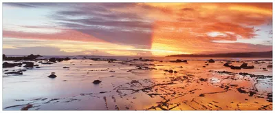 Produktbild von Wallario Premium Glasbild, freischwebende Optik, kräftige Farben, Größe 80 x 32 cm Motiv Wattwanderung am Meer bei Sonnenuntergang