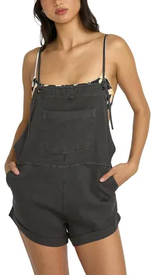 Immagine prodotto di Billabong, tuta corta da donna, modello Wild Pursuit, shorts casual, colore nero opaco, taglia X-Large